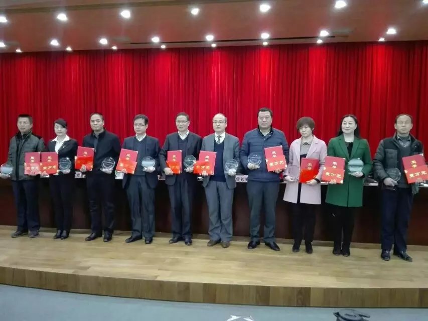 劉銅利董事長（右四）